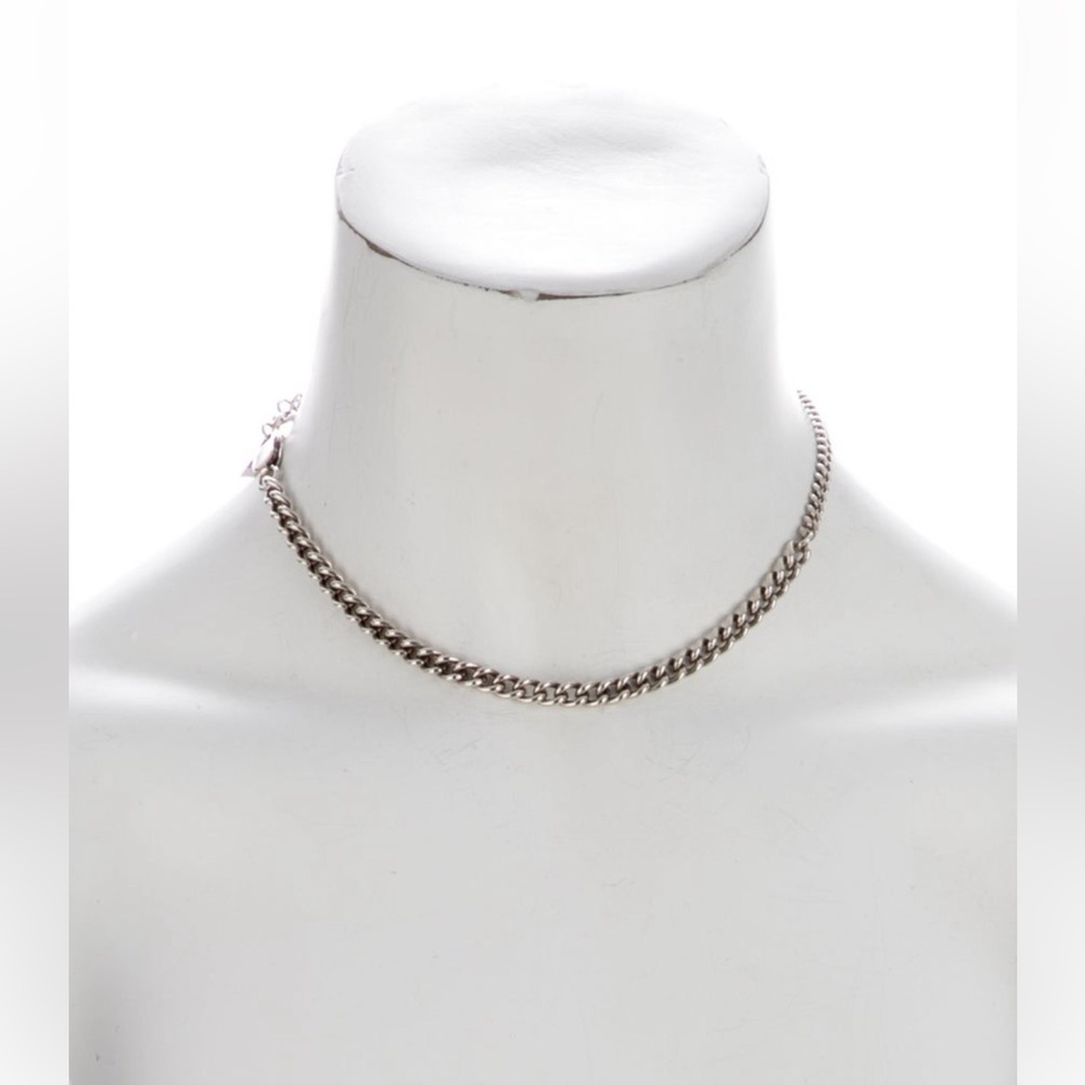 Silver Choker Necklace with Twisted Chain Design